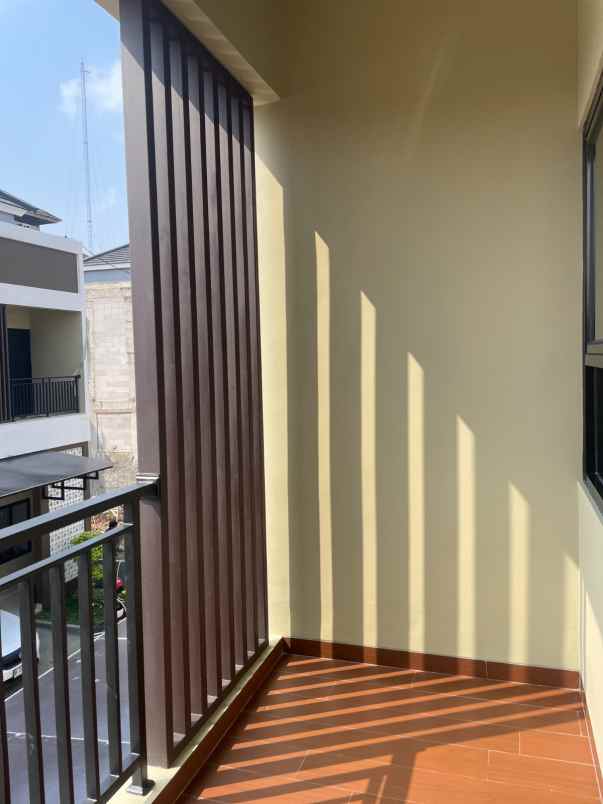 rumah 2 lantai dalam cluster di kukusan depok