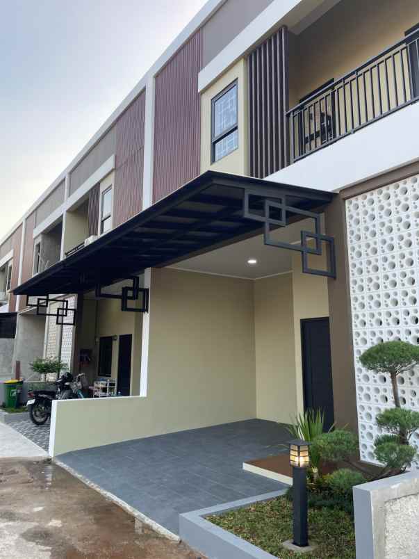 rumah 2 lantai dalam cluster di kukusan depok