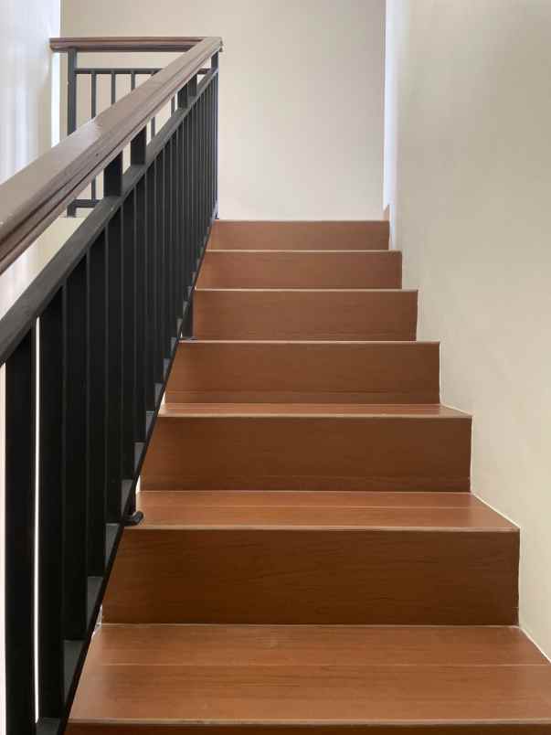 rumah 2 lantai dalam cluster di kukusan depok