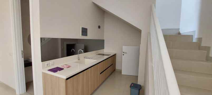 rumah 2 lantai puri galaxy minim 2 thn