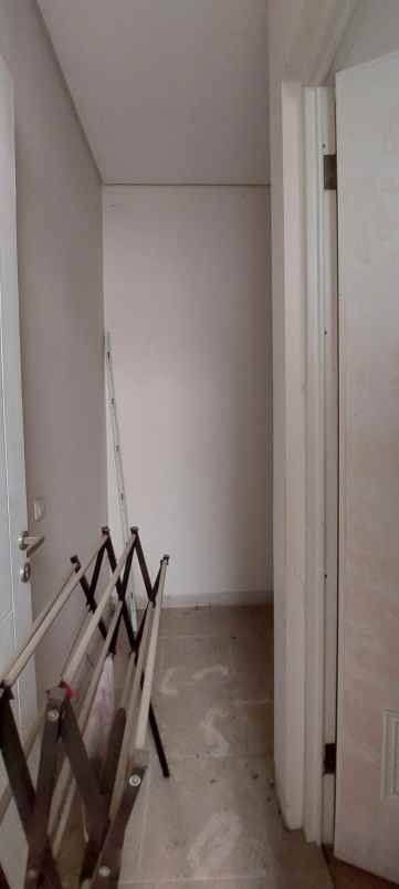 rumah 2 lantai puri galaxy minim 2 thn