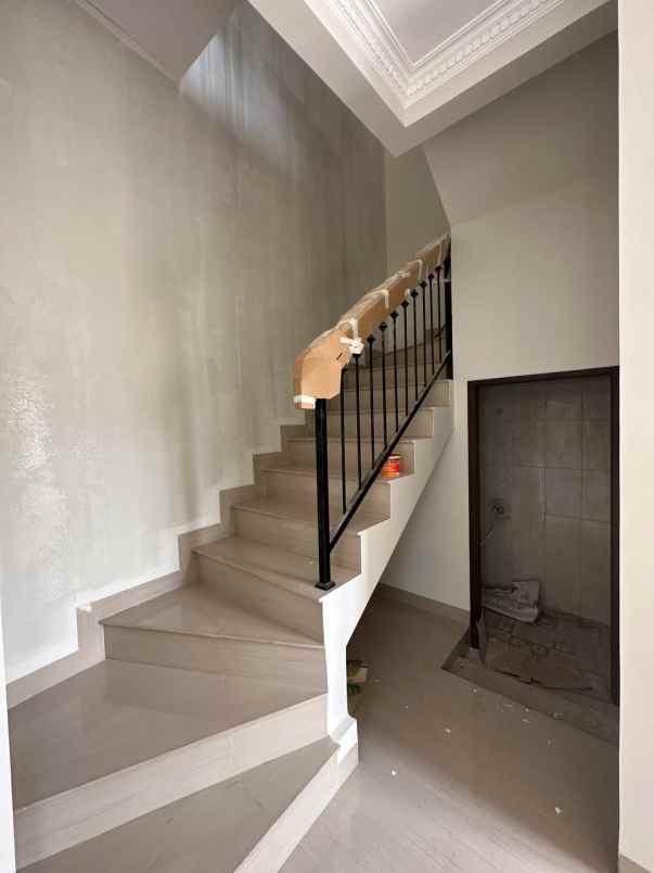 rumah 2 lantai siap huni cluster jatikramat bekasi