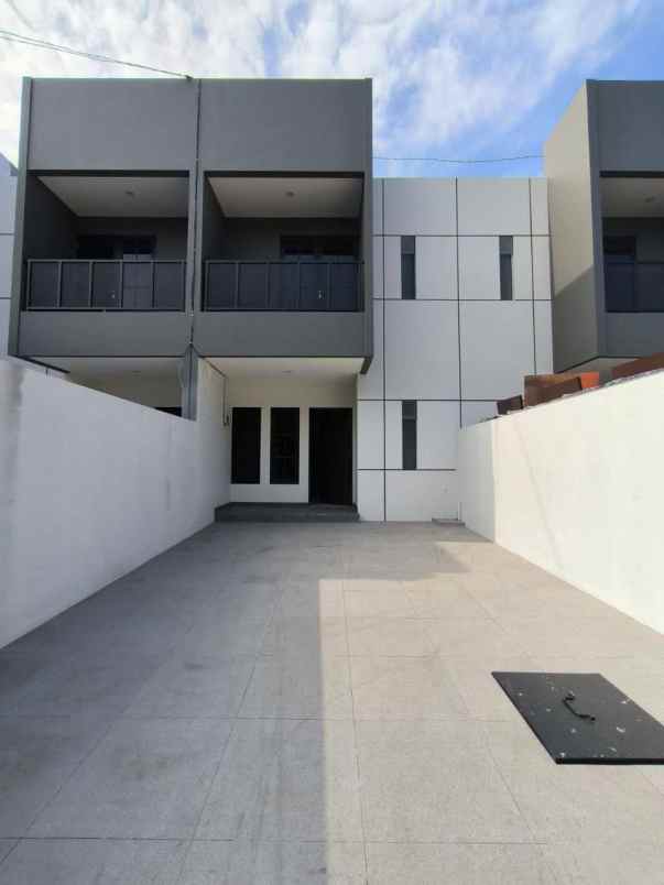 rumah baru 2 lantai lebak arum hadap selatan