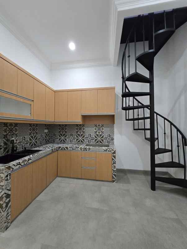 rumah baru dalam komplek strategis di duren sawit