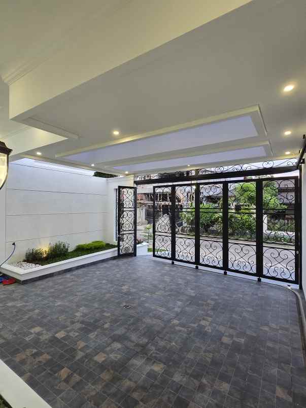 rumah baru dalam komplek strategis di duren sawit