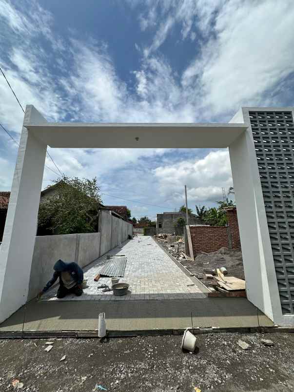 rumah baru design modern dalam cluster di mlati sleman