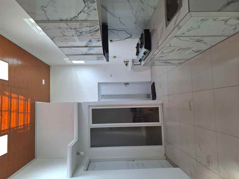 rumah baru pinggir jalan raya sambiroto tembalang