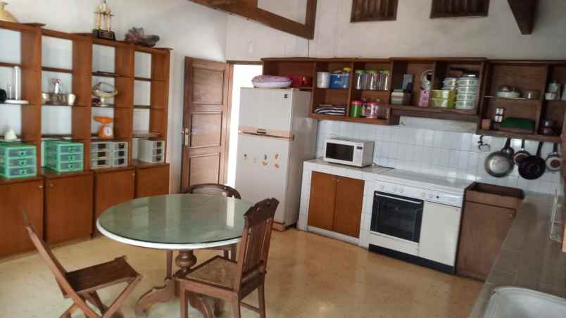 rumah besar dekat grapari telkomsel denpasar