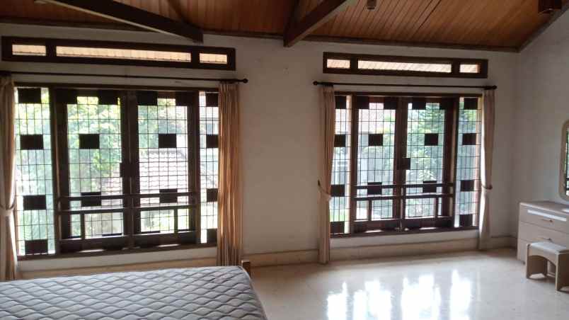 rumah besar dekat grapari telkomsel denpasar