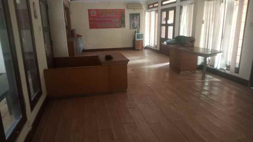 rumah besar dekat grapari telkomsel denpasar