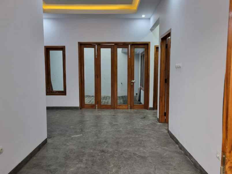 rumah cantik 2 lantai dekat artos mall magelang