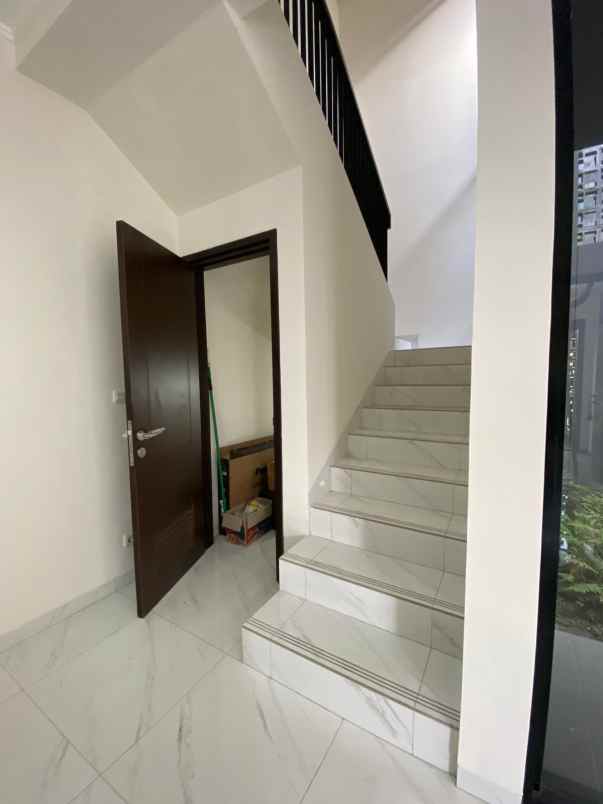 rumah cantik cluster flavio suvarna sutera tangerang