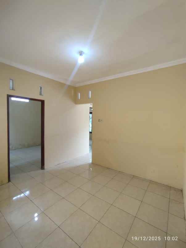 rumah cantik utara pasar godean 4 menit ke rs atturots