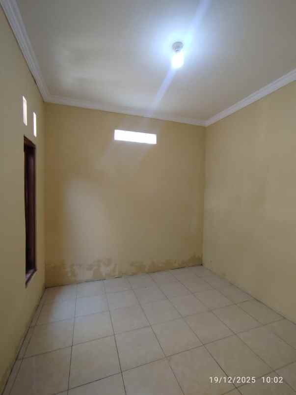 rumah cantik utara pasar godean 4 menit ke rs atturots