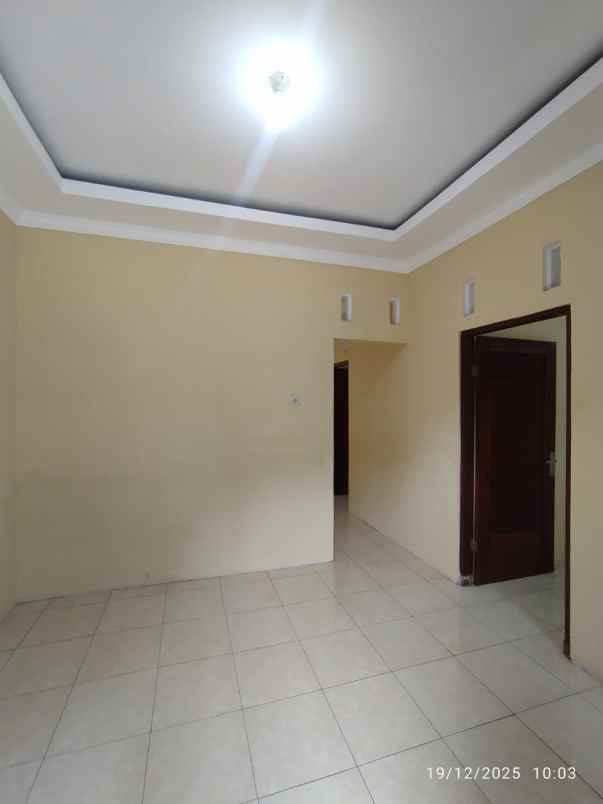 rumah cantik utara pasar godean 4 menit ke rs atturots