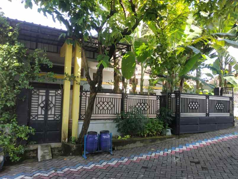 rumah di perum belakang satlantas gresik kota