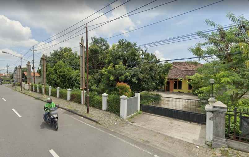 rumah jl ayani surakarta