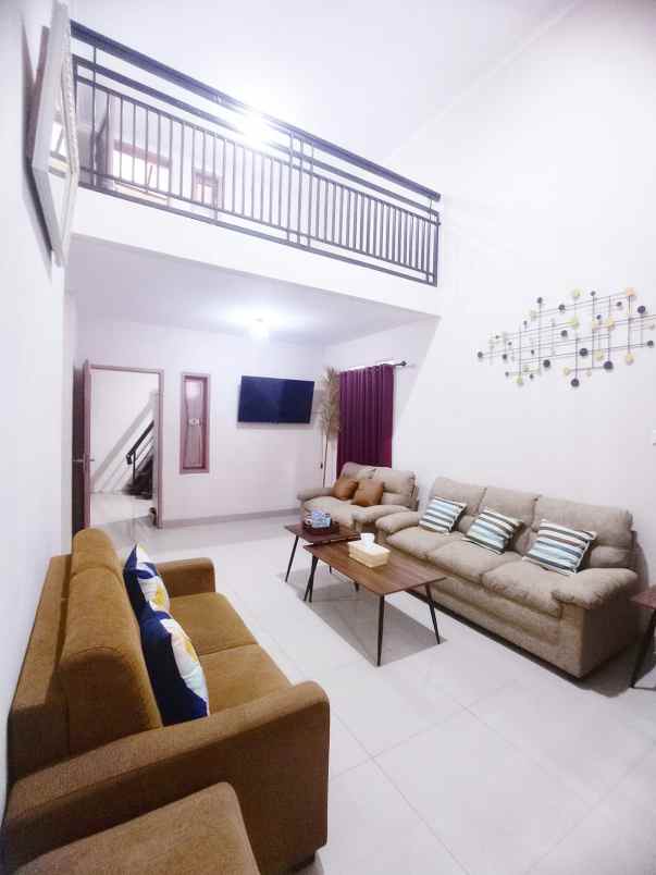 rumah jl emerald 1 no 53 komplek