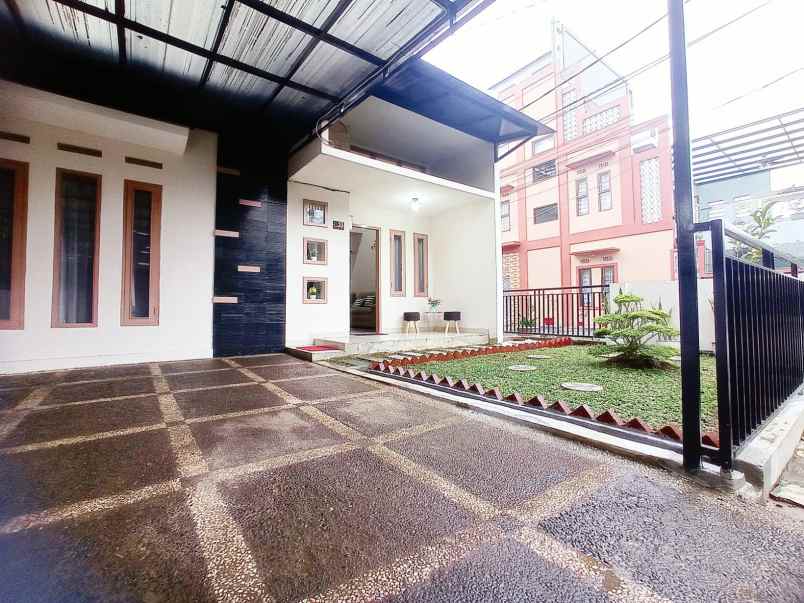 rumah jl emerald 1 no 53 komplek