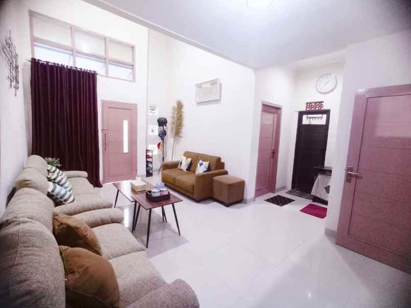 rumah jl emerald 1 no 53 komplek