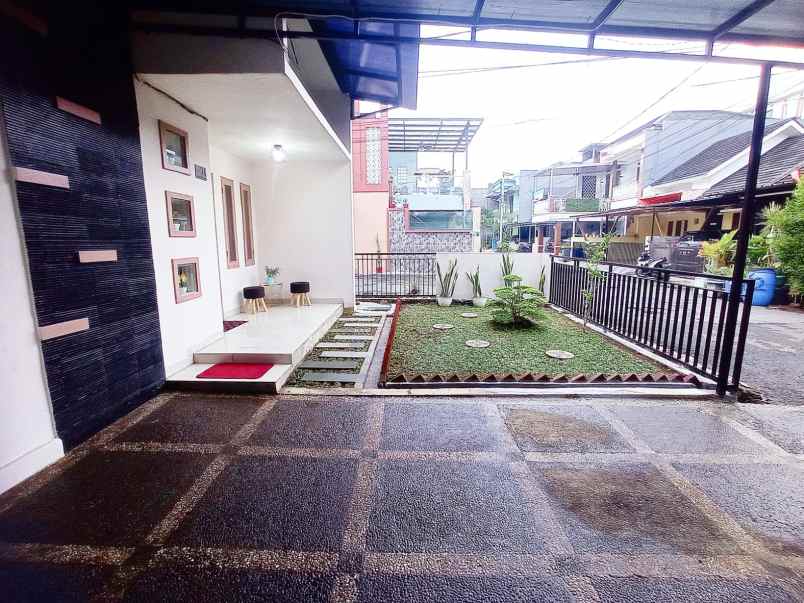 rumah jl emerald 1 no 53 komplek