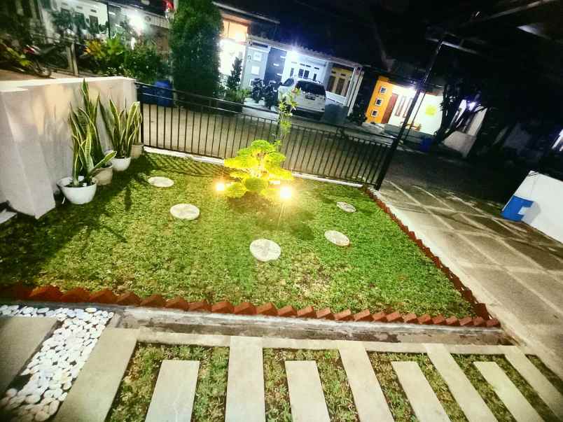 rumah jl emerald 1 no 53 komplek