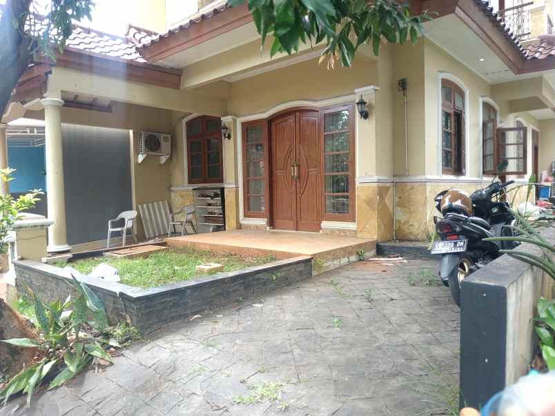 rumah kota wisata