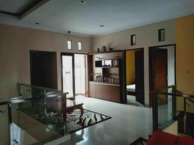 rumah luas gunung batu dekat pasteur bandung
