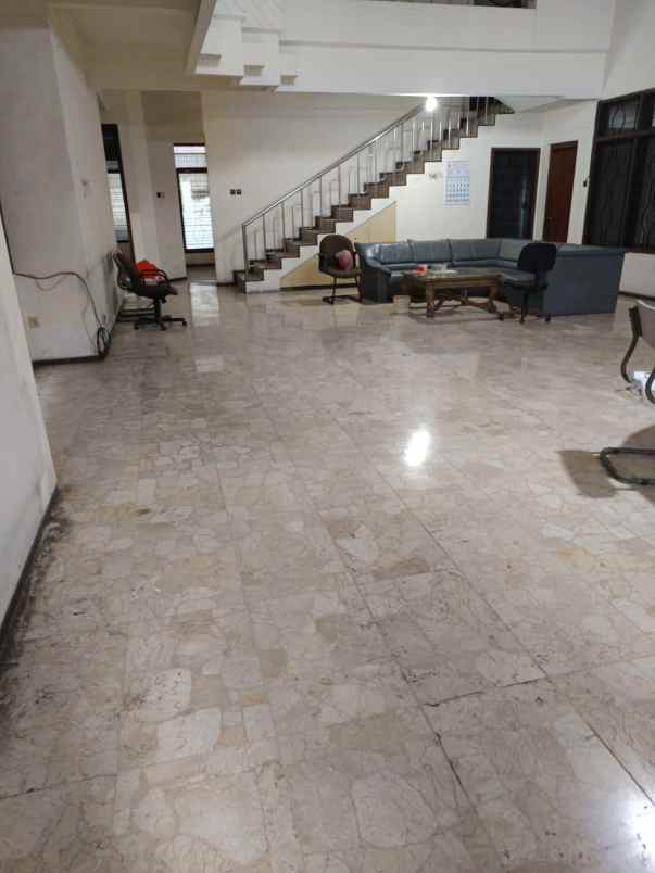 rumah luas nyaman idaman area klampis anom