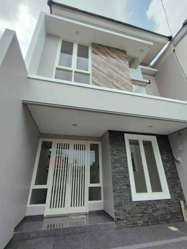 rumah manyar tirtoyoso selatan row 3 mobil