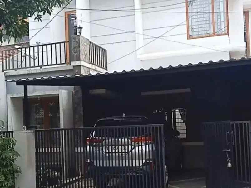rumah megah di komplek dolog kalimalang duren sawit