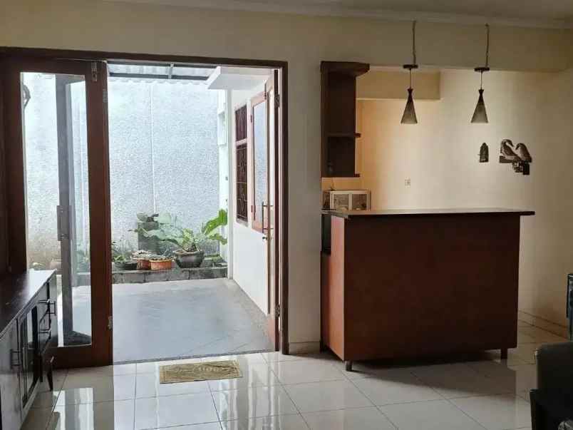 rumah megah di komplek dolog kalimalang duren sawit