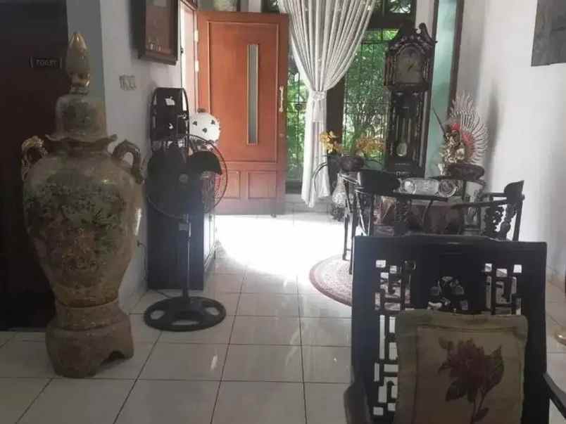rumah megah di taman bougenvile caman raya jatibening