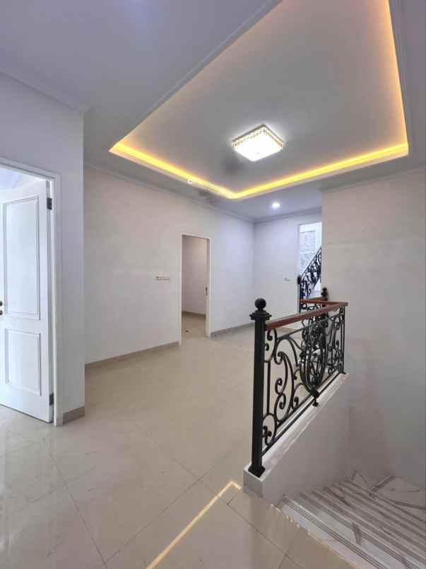 rumah mewah american classic di jagakarsa jaksel