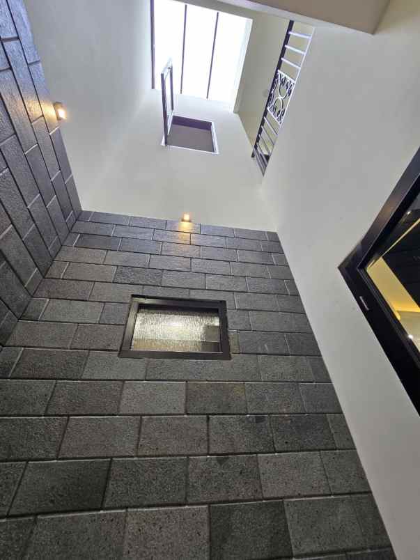 rumah mewah classic siap huni di rawamangun