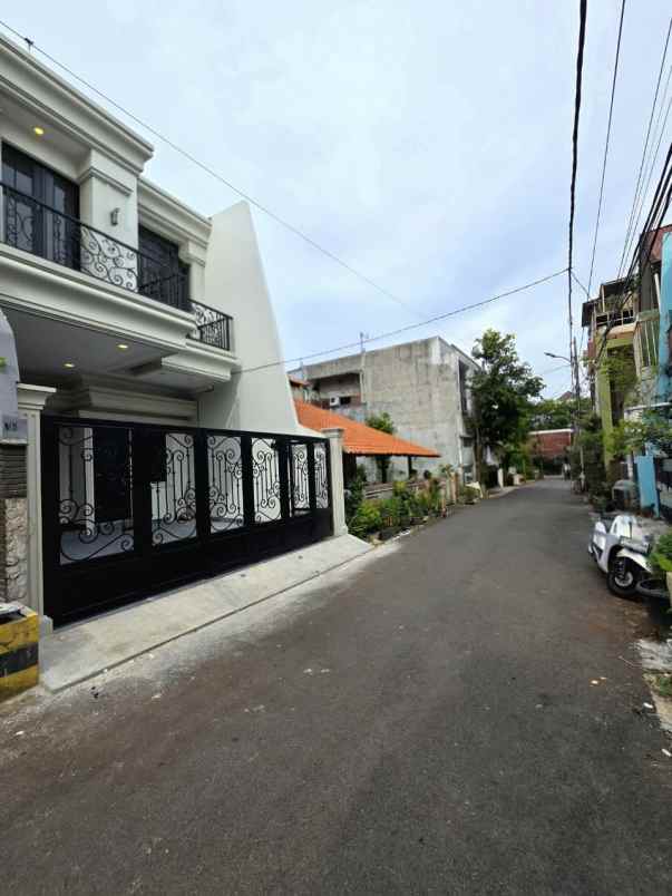 rumah mewah classic siap huni di rawamangun