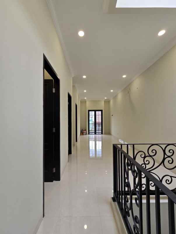 rumah mewah classic siap huni di rawamangun