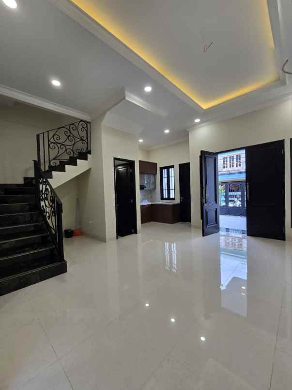 rumah mewah classic siap huni di rawamangun