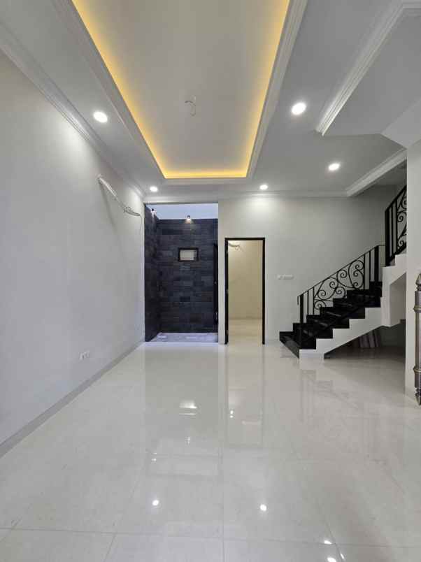 rumah mewah classic siap huni di rawamangun