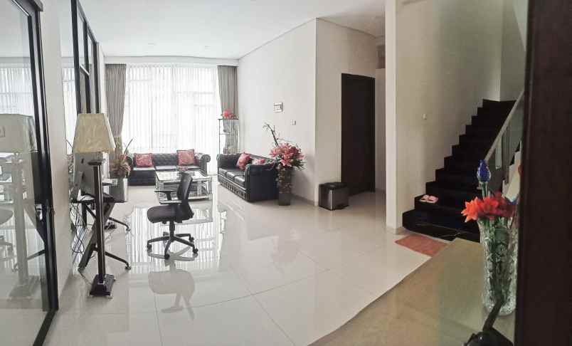 rumah mewah di kbp view danau