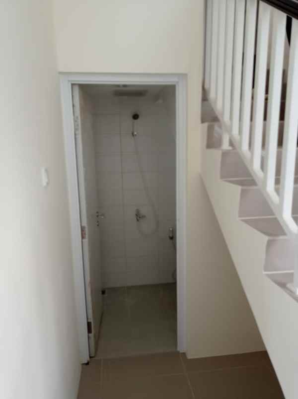 rumah mewah dua lantai di cluster mewah bsb semarang