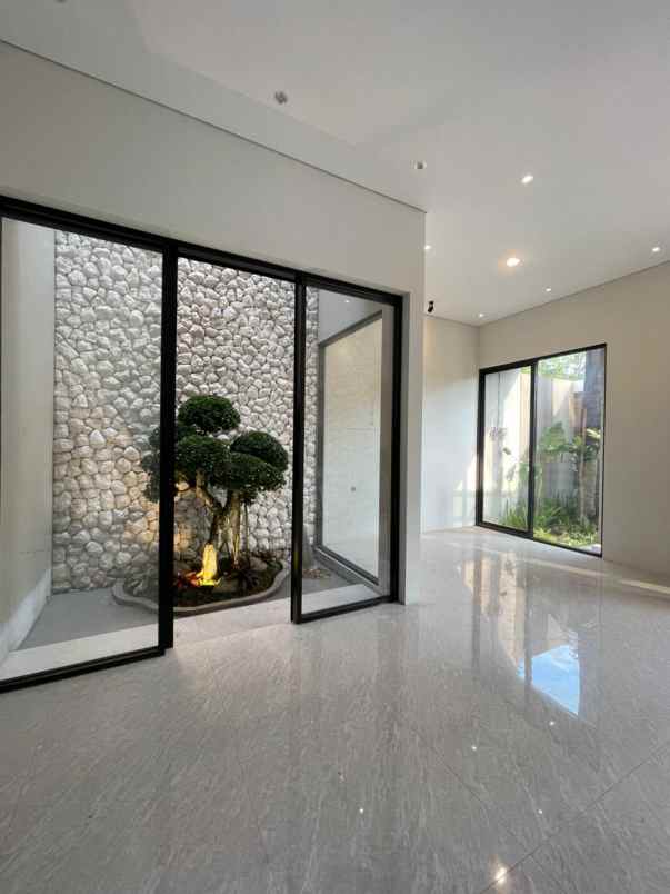 rumah mewah modern di purwomartani dekat aau