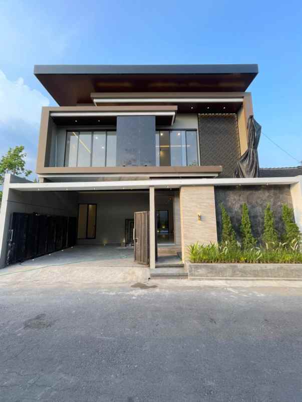 rumah mewah modern di purwomartani dekat aau