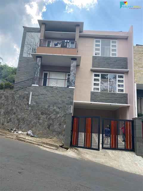 rumah mewah sejuk vieu kota di dago bandung