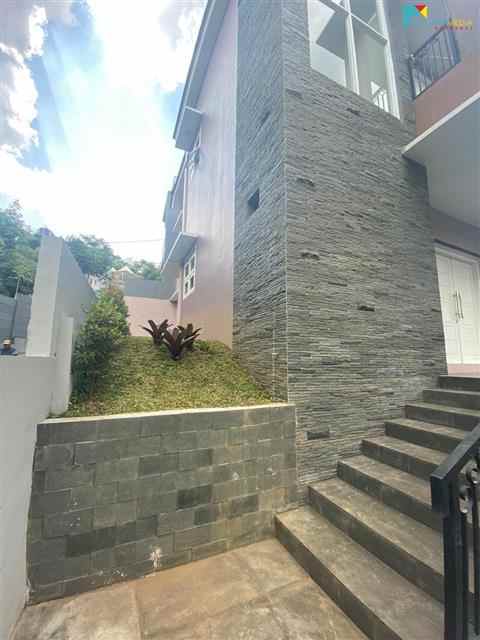 rumah mewah sejuk vieu kota di dago bandung
