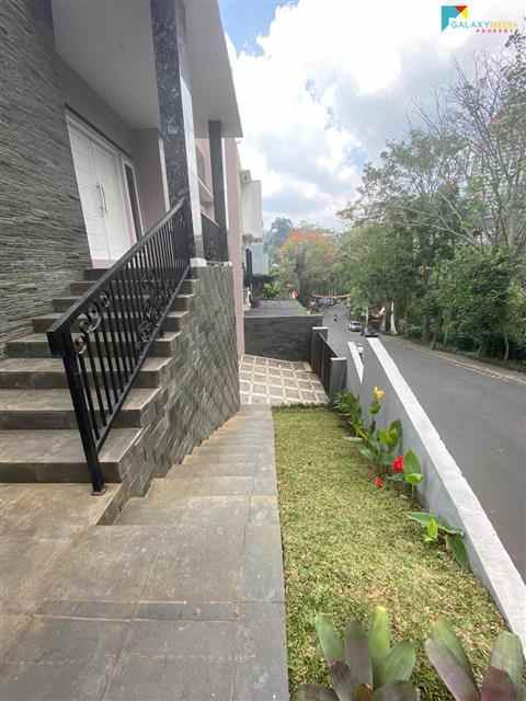 rumah mewah sejuk vieu kota di dago bandung