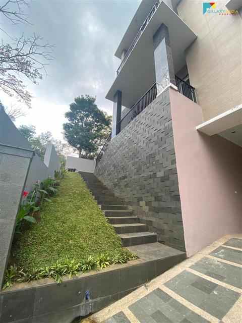 rumah mewah sejuk vieu kota di dago bandung