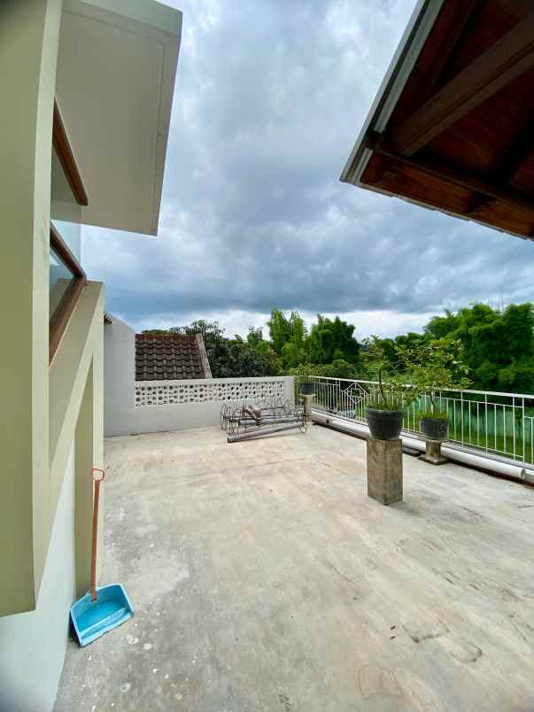 rumah mewah siap huni lokasi griyashanta suhat