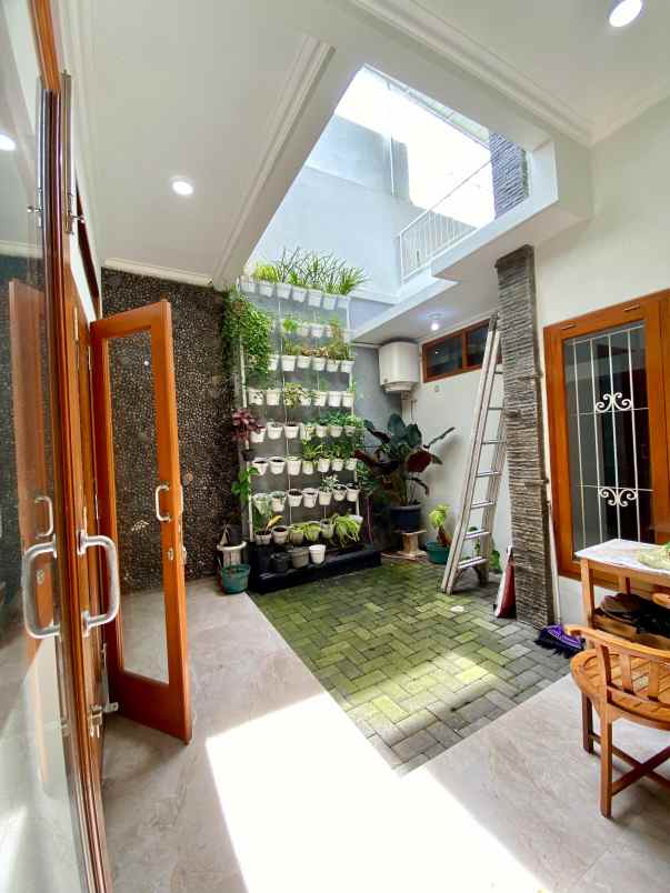 rumah mewah siap huni lokasi griyashanta suhat