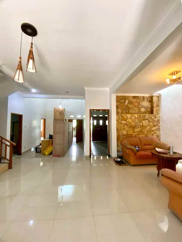rumah mewah siap huni lokasi griyashanta suhat